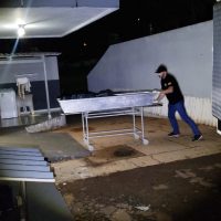 Imagem referente a Corpo de Sedenir Ferreira Bageston, morto com 10 disparos de arma de fogo, chega ao IML