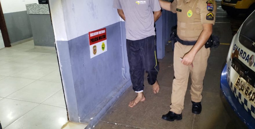 Homem é detido por agredir esposa no Melissa