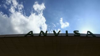 Anvisa analisa uso emergencial de nova vacina contra covid-19