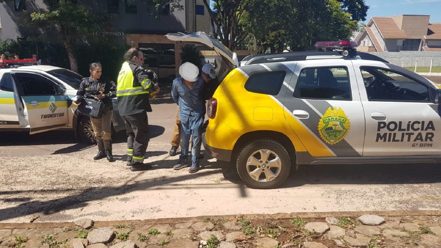 Após acidente de trânsito no Bairro Neva, homem é preso por embriaguez