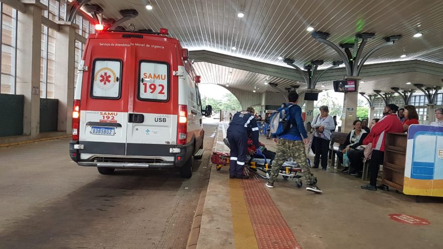 Idosa é socorrida após passar mal no Terminal Oeste