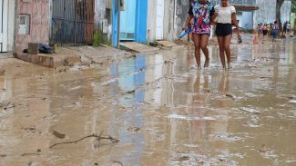 Buscas por desaparecidos se concentram em bairro isolado