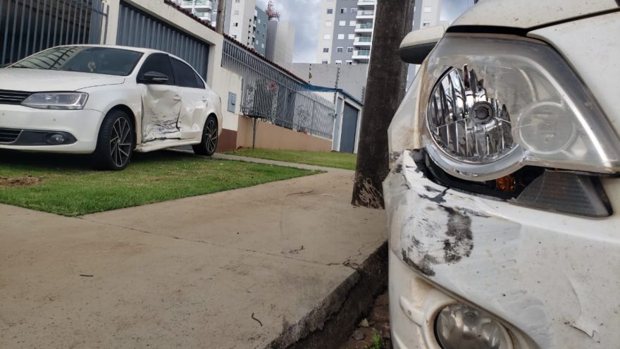 Acidente envolvendo três veículos deixa um ferido no Pacaembu