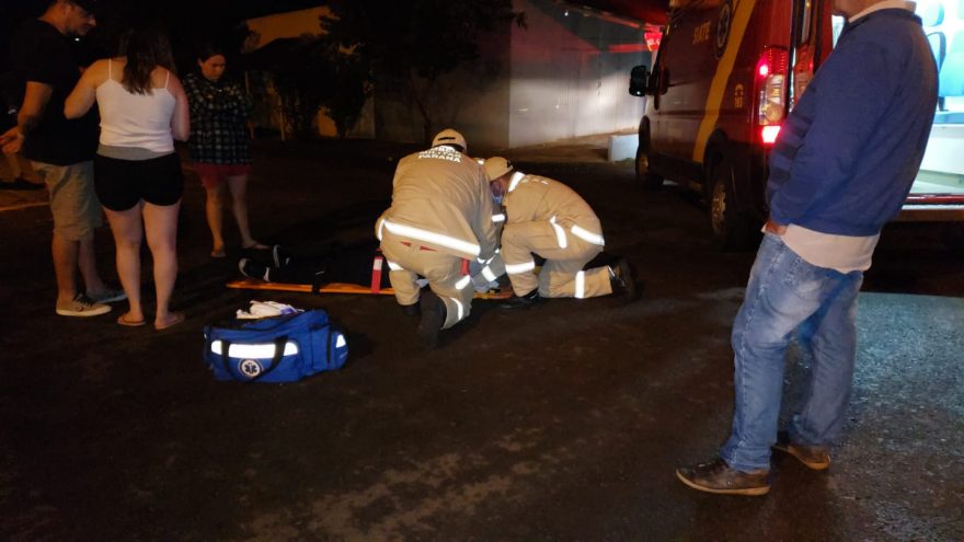 Mulher fica ferida ao sofrer queda de moto na Avenida Sabiá no Floresta