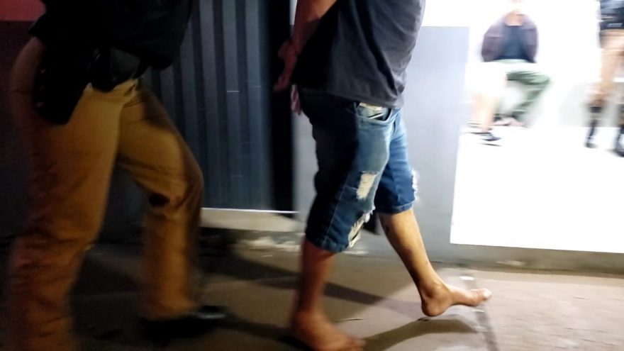 Sujeito é preso depois de bater na companheira na frente da enteada, no bairro Esmeralda