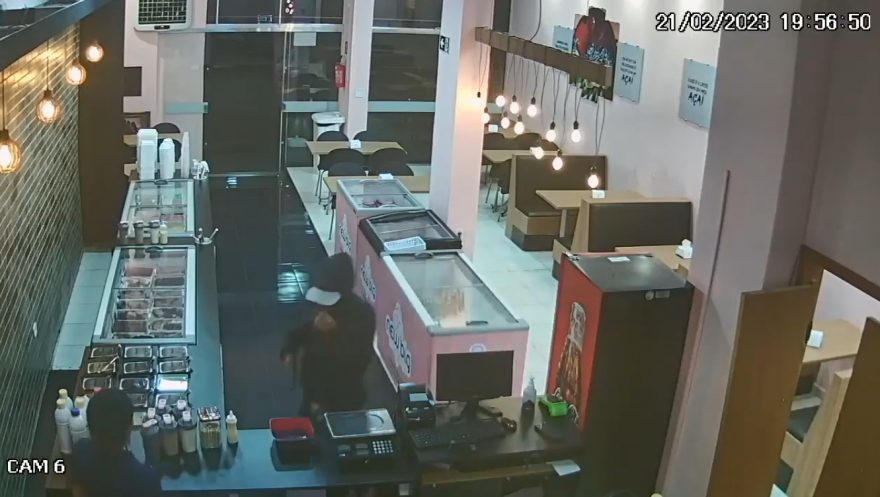 Outra sorveteria é assaltada pelo ladrão de bicicleta em Goioerê; veja o vídeo