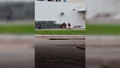 Imagem referente a Vídeo mostra momento em que PMs atiram contra homem no Centro
