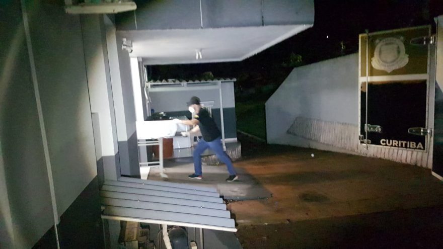 Corpo de Antônio Farias dos Santos, vítima de queda, chega ao IML