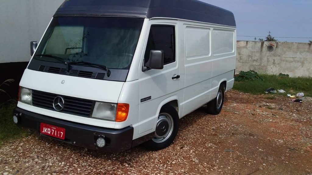 Van Mercedes Benz foi furtada em Cascavel