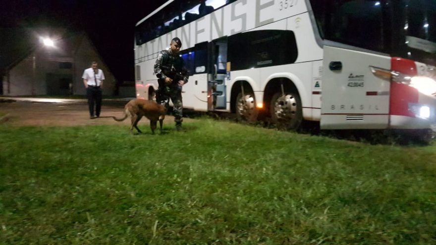 Choque realiza abordagens a ônibus de linha na Rodoviária de Cascavel