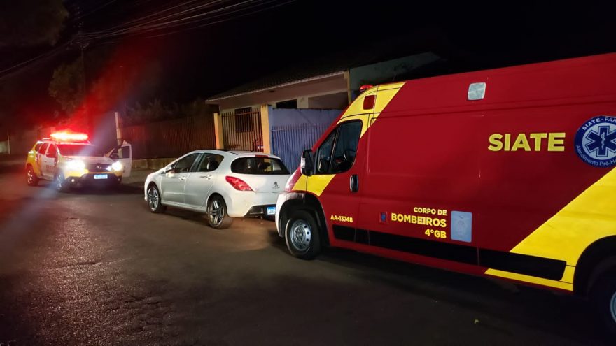 Jovem sofre queda no asfalto e é atendido pelo Siate no bairro Guarujá