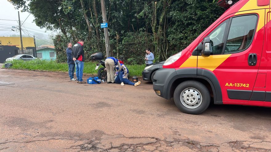 Colisão entre carro e moto deixa mulher ferida na Região do Lago em Cascavel