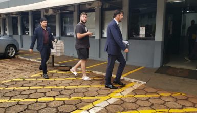 Imagem referente a Homem que dirigia Civic em acidente que matou jovens jornalistas na PRc-467 se apresenta à polícia