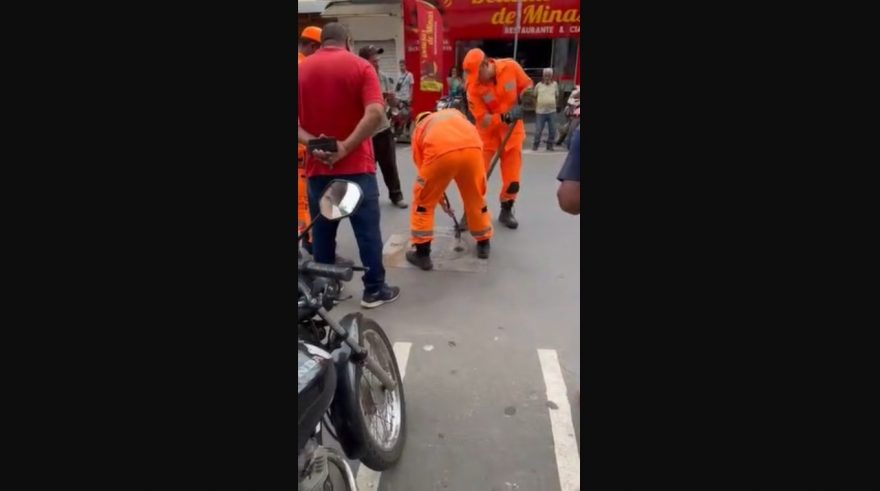 Homem fica preso em bueiro e é salvo pelo Corpo de Bombeiros