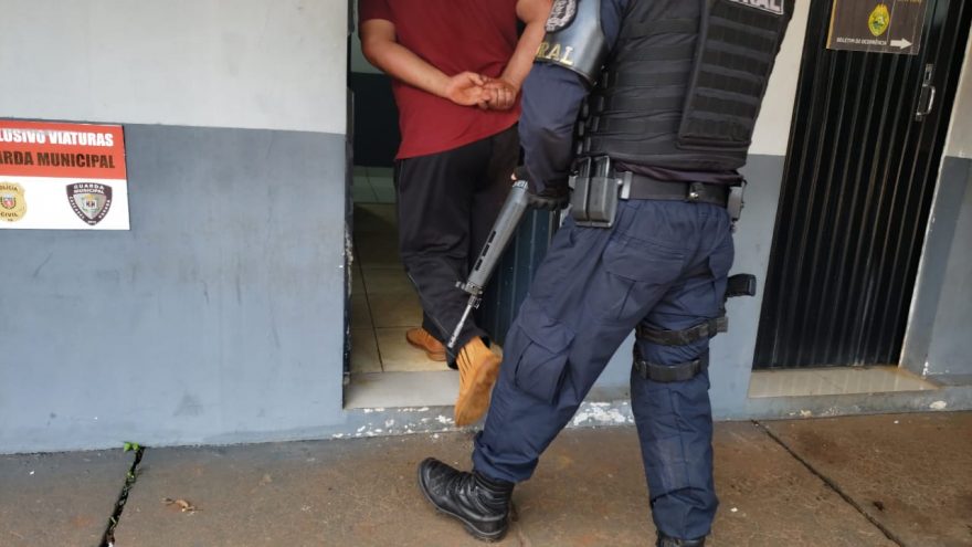 Homem com mandado de prisão em aberto é detido em Espigão Azul