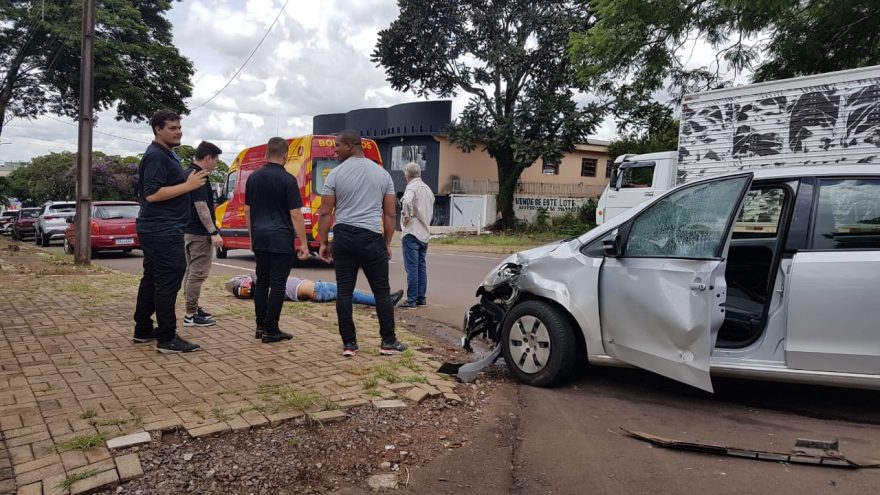 Motociclista fica ferido após colisão de trânsito no Centro