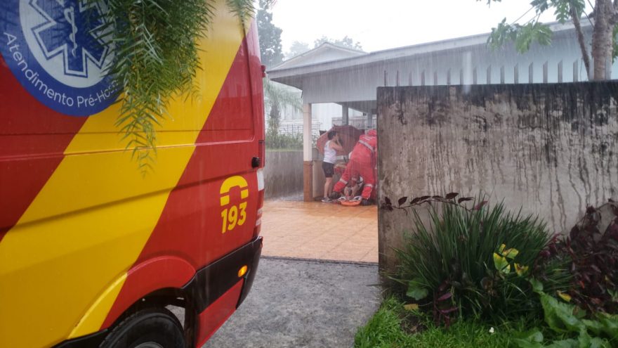 Idosa sofre queda e apresenta suspeita de fratura no fêmur