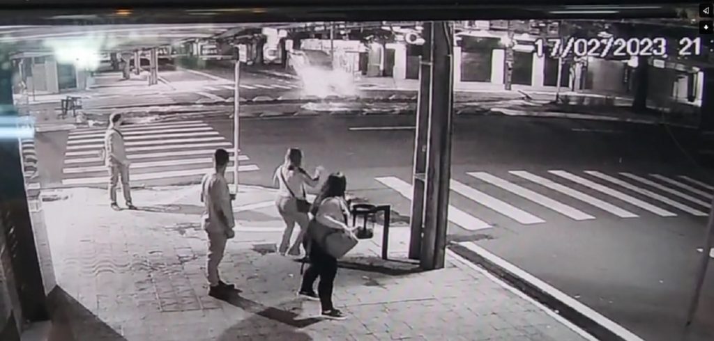 Veículo rampa em blocos de concreto e “levanta voo” em Maringá