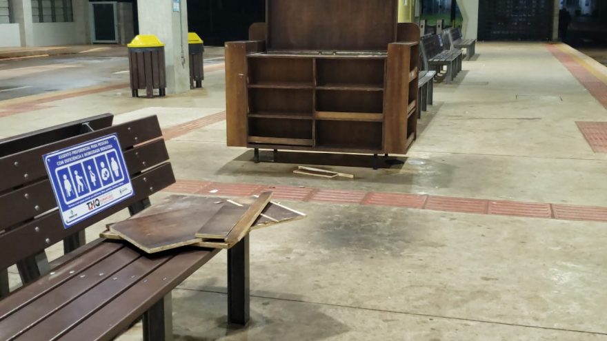 Adolescentes promovem depredação no Terminal Sudoeste em Cascavel