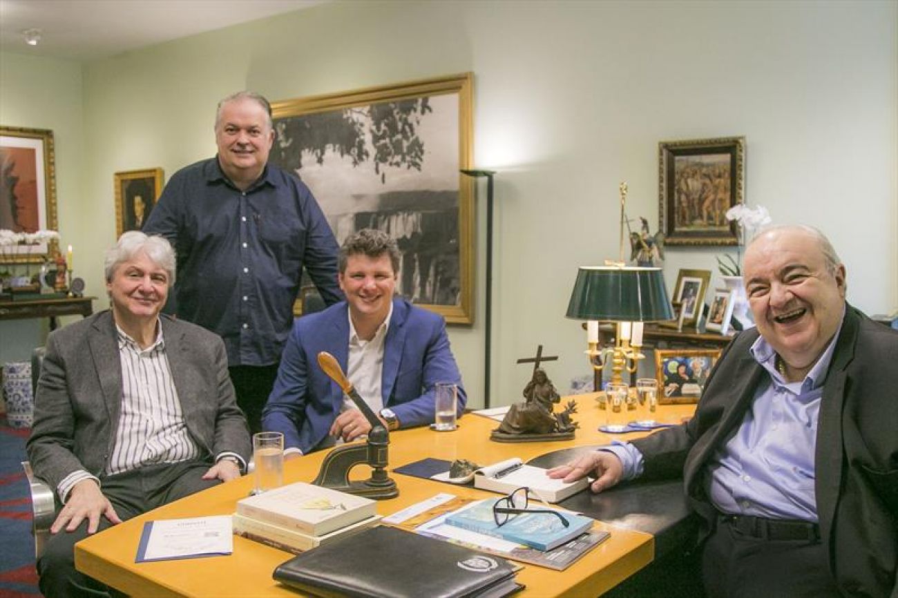 Curitiba - Greca é convidado para posse do novo pastor titular da Primeira Igreja Batista de Curitiba Imagem referente a Curitiba - Greca é convidado para posse do novo pastor titular da Primeira Igreja Batista de Curitiba
