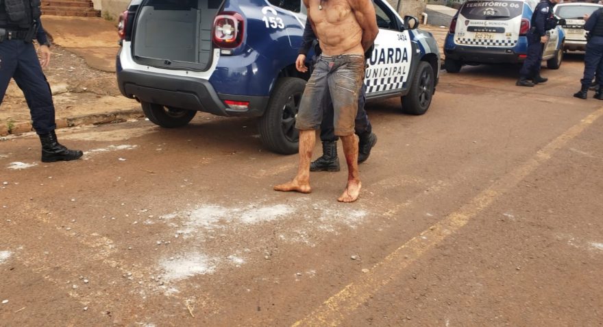 Após acompanhamento tático, Corsa com alerta de furto é recuperado e homem é detido