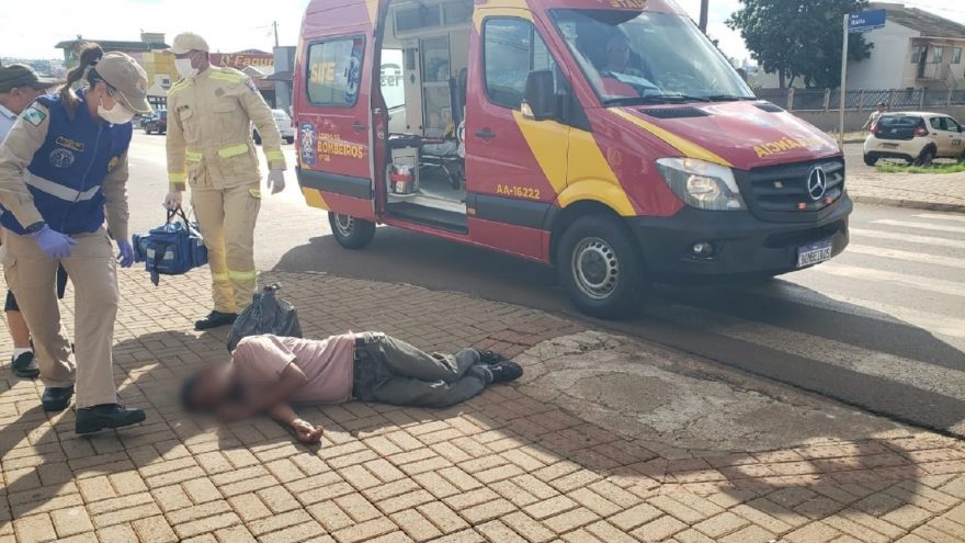 Homem passa mal e sofre queda no Cascavel Velho