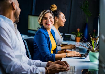 Como criar um ambiente de trabalho positivo e aumentar a produtividade