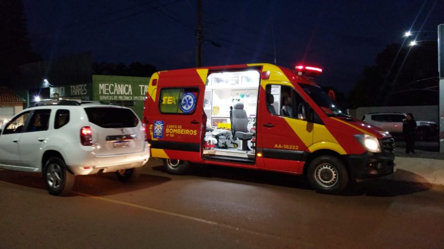 Mulher tem luxação no joelho após sofrer queda