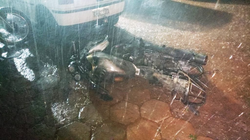 Motocicleta furtada no Interlagos é localizada incendiada