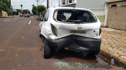 Internauta pede ajuda para encontrar motorista que bateu em carro estacionado