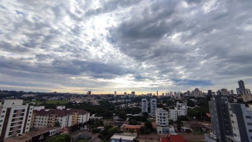 Terça-feira será quente com possibilidade de chuva em Cascavel