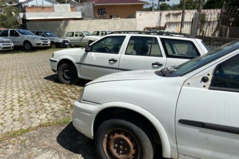 Governo do Estado promove leilão de veículos e sucatas de automóveis