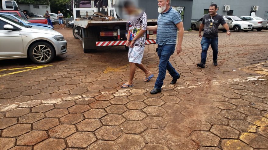 Homem que foi detido pela DH acusado esfaquear homem no Santa Cruz é levado à Cadeia Pública