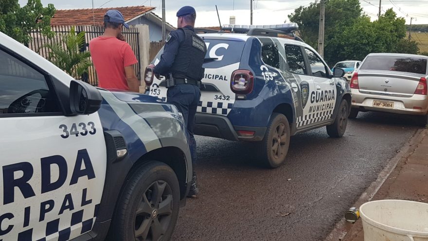 Após jogar carro contra vizinha, homem é detido no Angra dos Reis