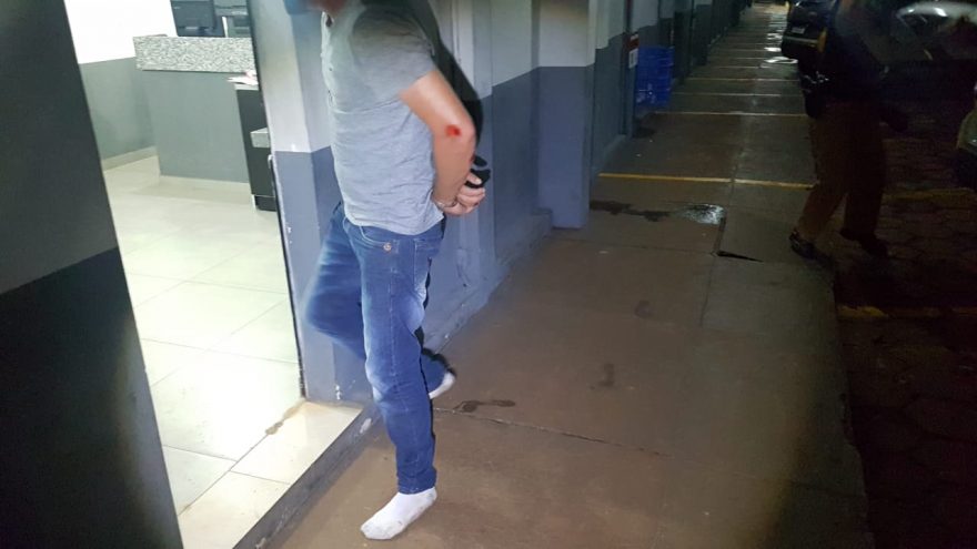 Homem é detido após agredir esposa no Universitário