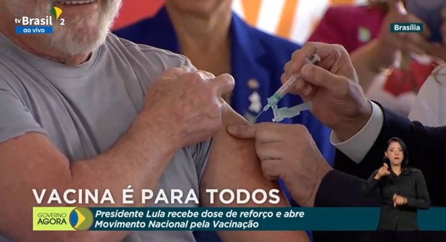 Lula é vacinado por Alckmin com a 5ª dose contra a Covid-19