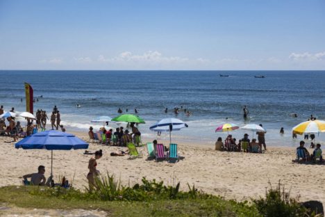 Sanepar produziu 4,2 bilhões de litros de água e recolheu 560,8 toneladas de lixo na temporada