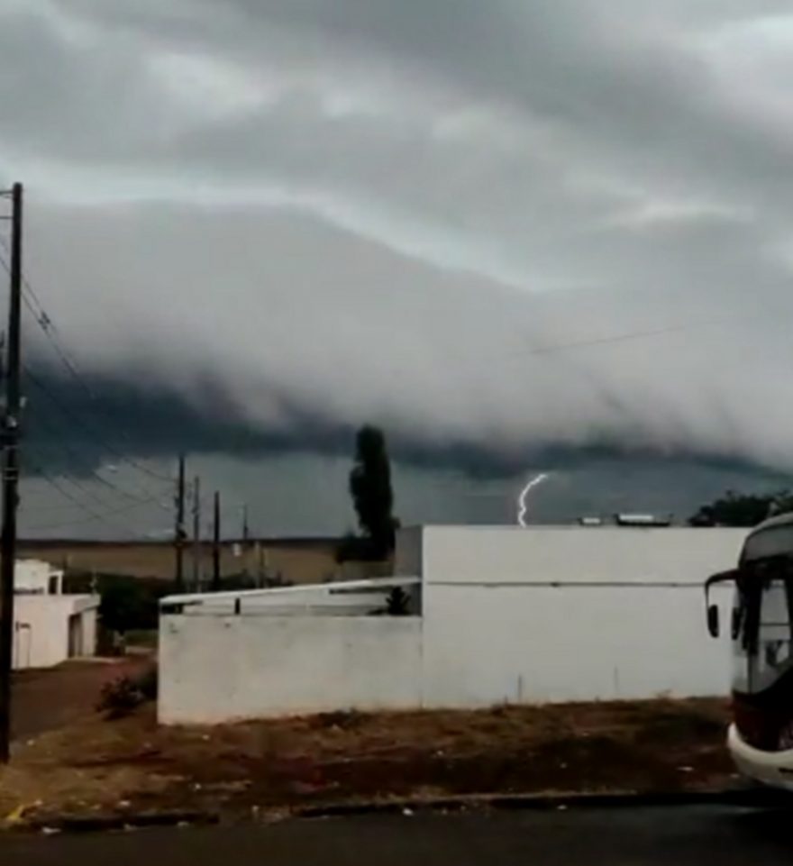Nuvem monstruosa é filmada por internauta na região Norte