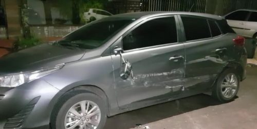 Motorista pede ajuda para encontrar carro que bateu em Toyota Yaris estacionado