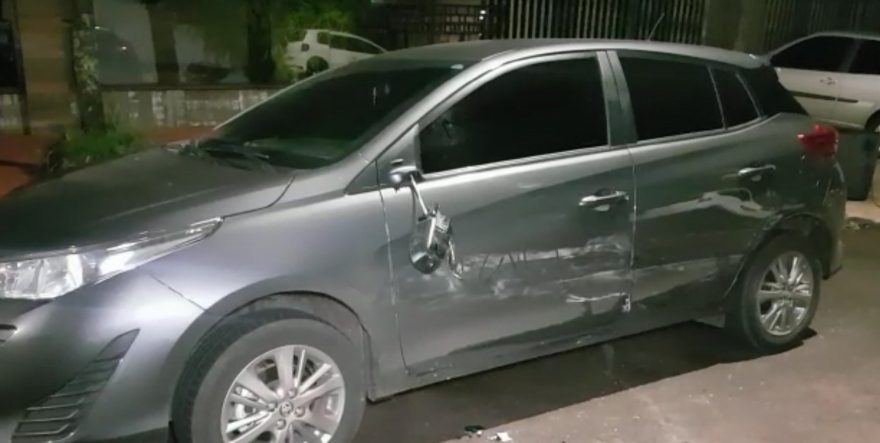 Motorista pede ajuda para encontrar carro que bateu em Toyota Yaris estacionado