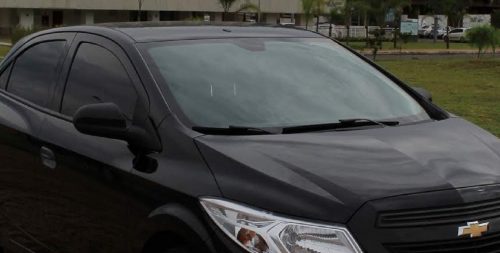 Chevrolet Ônix, placas BCS-7D47, foi furtado da frente de posto de combustíveis
