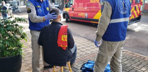 Ciclista fica ferido após ser atingido por carro no Centro de Cascavel