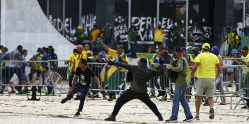 AGU pede a condenação de 40 pessoas por atos golpistas em janeiro