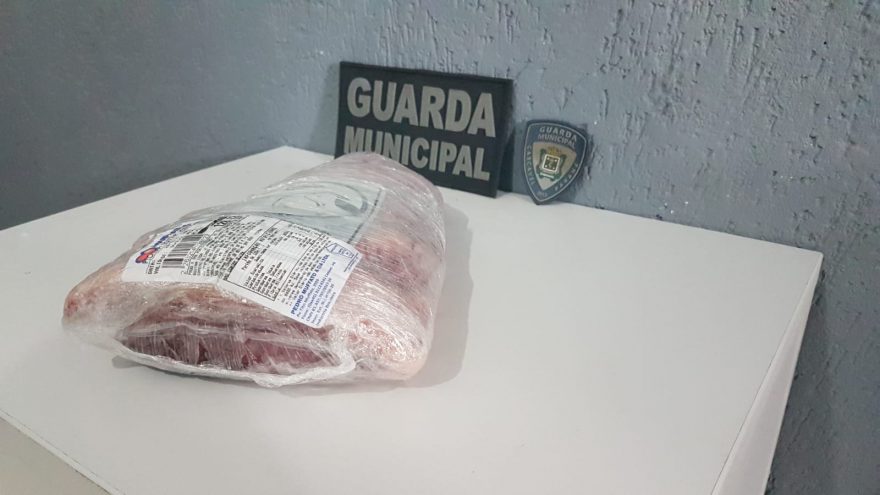 Furtando picanha, jovem é detido em supermercado de Cascavel