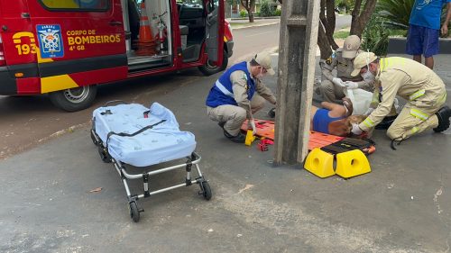 Imagem referente a Mulher sofre luxação no ombro após cair em calçada