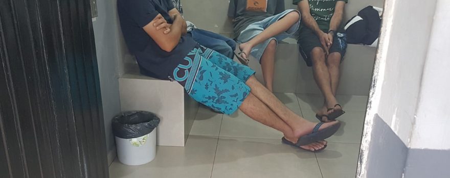 Adolescentes são apreendidos e homem é detido com droga e dinheiro na Avenida Brasil
