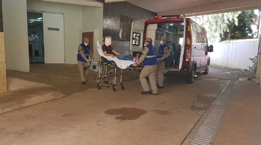 Mulher fica ferida após cair de bicicleta no Santa Felicidade