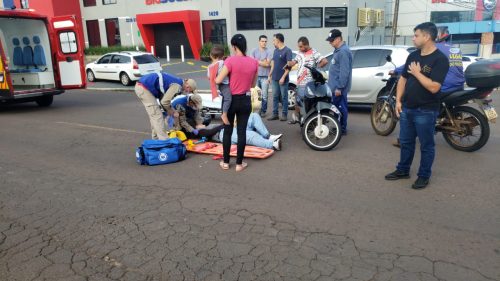 Motociclista fica ferida em acidente de trânsito na Rua Jacarezinho