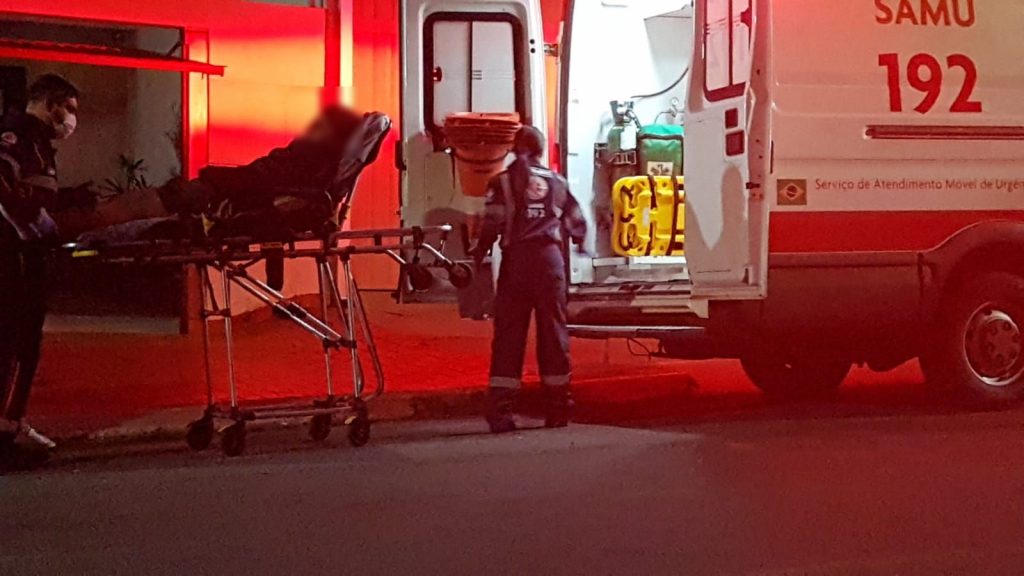 Jovem passa mal durante reunião com amigos e é socorrido pelo Samu no centro