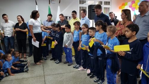 “Enxergar, decidir e fazer”, comemora Paranhos ao entregar reforma da Escola Divanete Alves